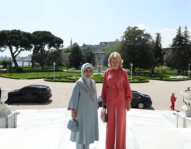 emine-erdogan-belcika-kralicesi-mathildeyle-bir-araya-geldi-1778424070062.jpg Emine Erdoğan, Belçika Kraliçesi Mathilde'yle bir araya geldi