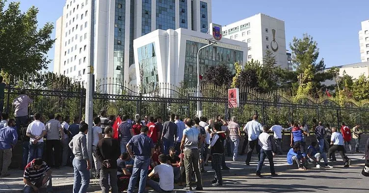 Kafasını çevireni vururum