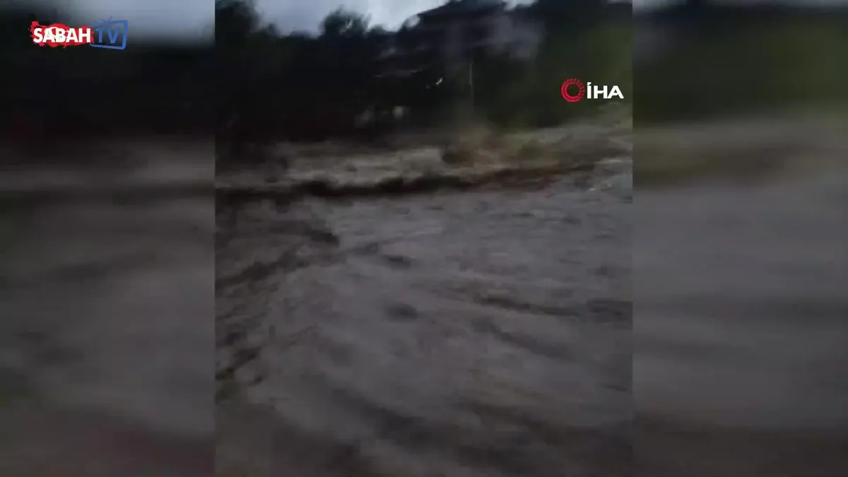 Sel afetinin yaşandığı Cide’de derenin taştığı anlar kamerada videosunu izle Sel afetinin yaşandığı Cide’de derenin taştığı anlar kamerada videosunu izle