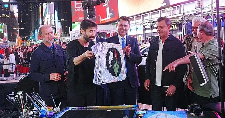 Times Meydanı’nda ebru zarafeti