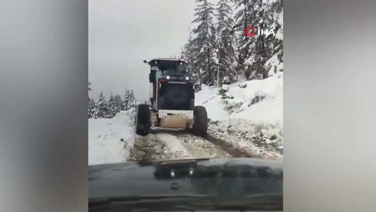 Kar kalınlığı 1 metreye ulaştı, mahsur kalan vatandaş kurtarıldı Kar kalınlığı 1 metreye ulaştı, mahsur kalan vatandaş kurtarıldı
