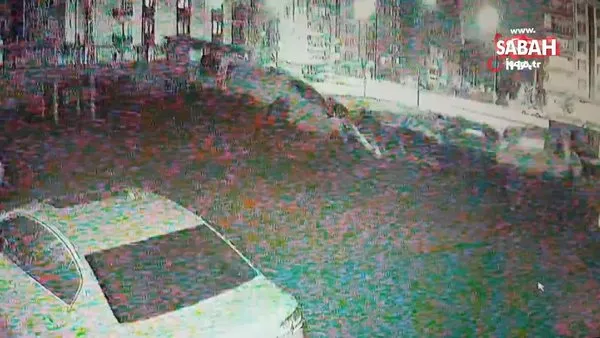 Şanlıurfa'da istinat duvarı yıkıldı! Araçların uçuruma yuvarlanma anı kamerada | Video