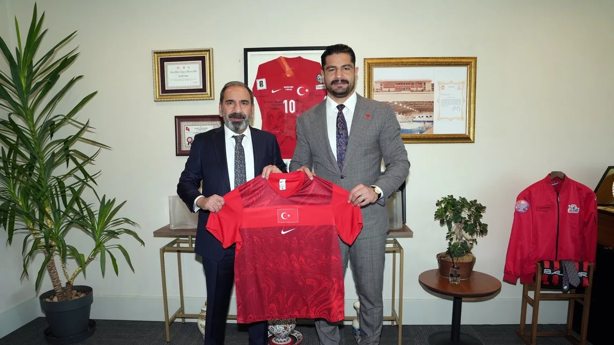 Taha Akgül’den, TFF Başkan Vekili Mecnun Otyakmaz’a ziyaret Taha Akgül’den, TFF Başkan Vekili Mecnun Otyakmaz’a ziyaret