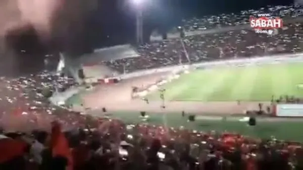 İran'ın Tractor Futbol Takımı'nın Tebriz’deki maçında tribünler 'Türkiye' sloganları ile böyle inledi!