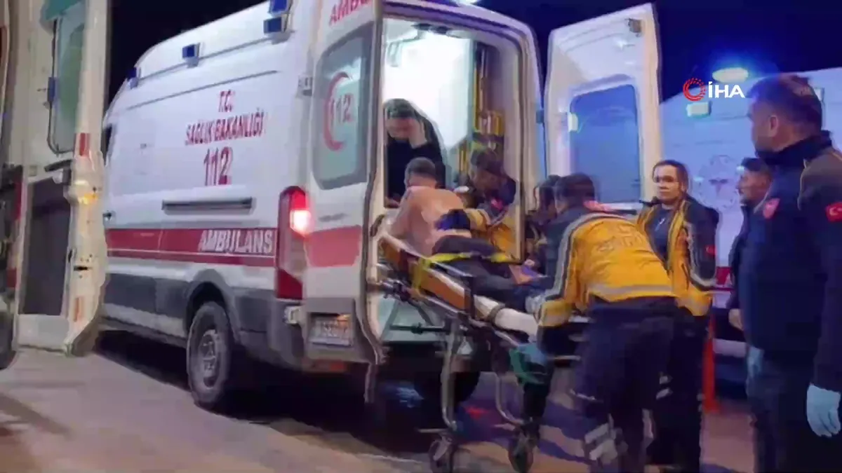 Bursa’da tartışma bir anda kavgaya dönüştü.. 2 yaralı | Video videosunu izle Bursa’da tartışma bir anda kavgaya dönüştü.. 2 yaralı | Video videosunu izle