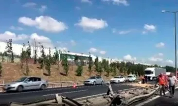 Lastiği patlayan tır devrildi 2 kişi yaralandı #edirne