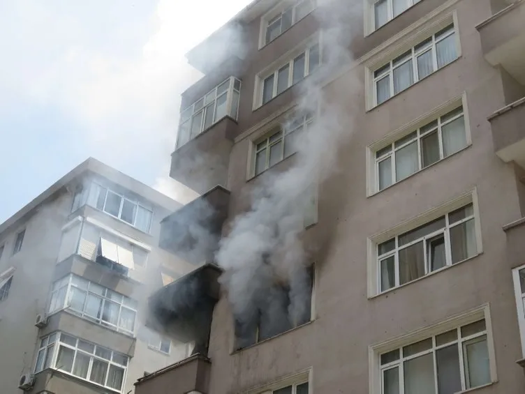Kadıköy’de yangın: Anne baba öldü, engelli oğulları kurtarıldı