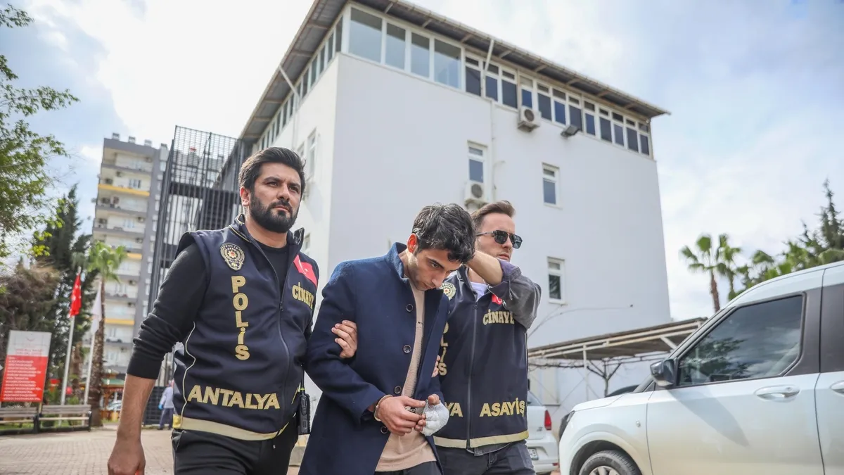 Antalya'da internetten tanıştığı İlhan'ı öldürmüştü: Zanlının savunması pes dedirtti! Antalya'da internetten tanıştığı İlhan'ı öldürmüştü: Zanlının savunması pes dedirtti!