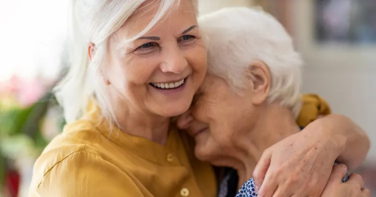 Rüyada birine sarılmak ne anlama gelir? Rüyada tanıdık birine sarılıp