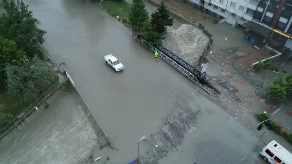 Son dakika: Meteoroloji’den İstanbul ve 6 il için turuncu, 15 ile sarı kodlu uyarı! Esenyurt’ta kuvvetli sağanak su baskınlarına neden oldu