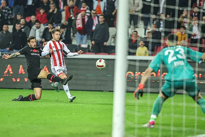 samsunspor-fatih-karagumruku-tek-golle-gecti-1704564865743.jpg