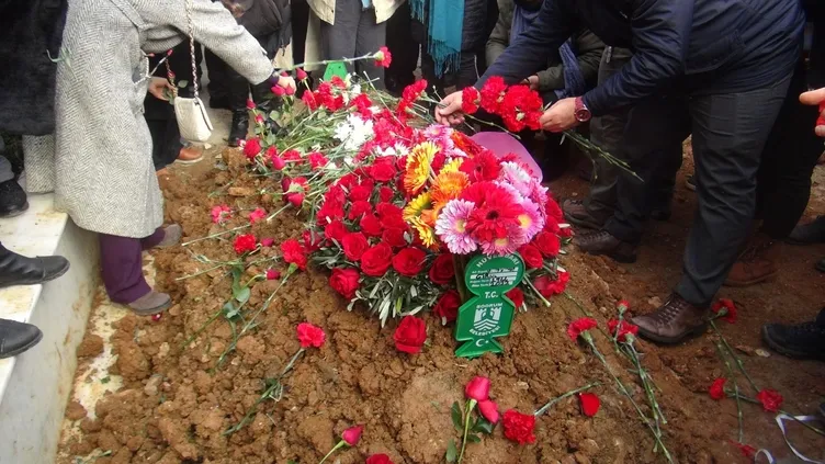 Son dakika: Fatma Girik Memduh Ün'e kavuştu! Usta oyuncunun vasiyeti yerine getirildi!