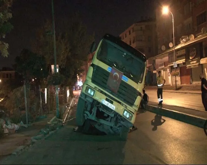 Son dakika: İstanbul’da yol çöktü!