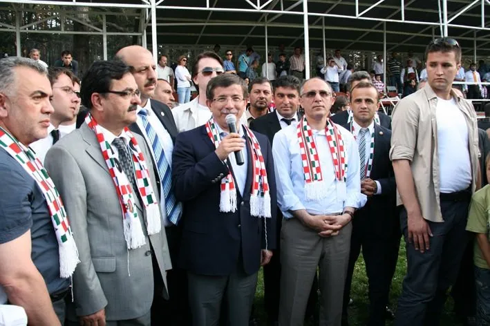 Kırkpınar’da Erdoğan, Gerede’de Davutoğlu