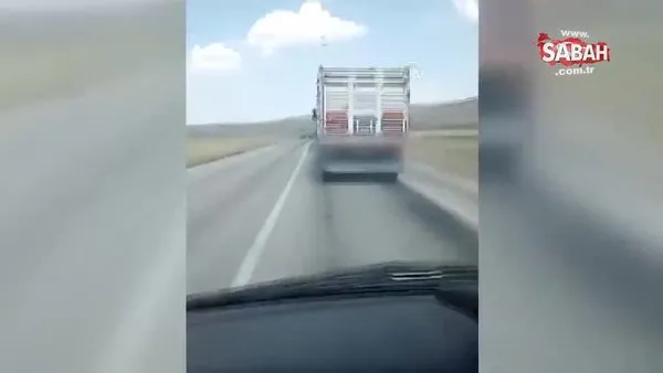 Çankırı'da kamyon sürücüsünün ambulansa yol vermediği anlar cep telefonu kamerasında | Video