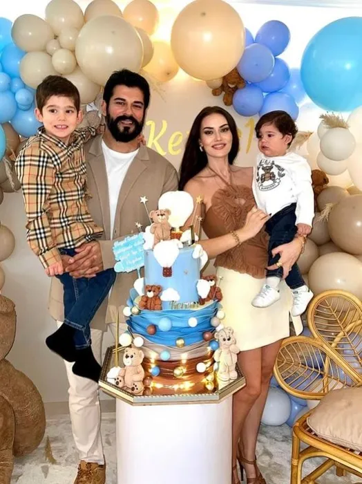 Fahriye Evcen Son birkaç gün diyerek paylaştı... Aşk pozu da var, Karan ile Kerem de!