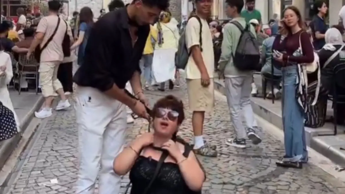 Beyoğlu’nda ilginç olay! Kadının boynuna tasma takıp sokaklarda gezdirdi: İki kişi tutuklandı Beyoğlu’nda ilginç olay! Kadının boynuna tasma takıp sokaklarda gezdirdi: İki kişi tutuklandı