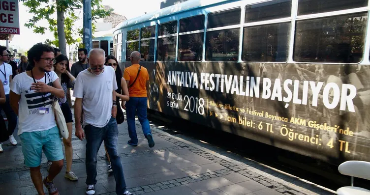 Ünlü Macar yönetmen Bela Tarr Antalya sokaklarında