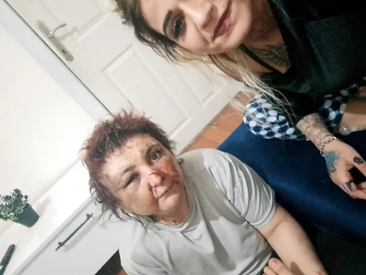 Alıkoyup, darp edip, fotoğraf çekmişlerdi: O anları sosyal medyada paylaşan 2 şüpheli tutuklandı!