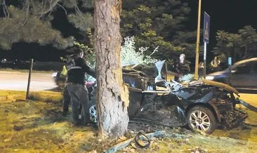 Otomobil ağaca çarptı astsubay öldü eşi yaralı