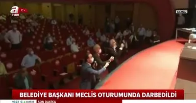 Adana Büyükşehir Meclisi’nde yumruklu kavga! Belediye başkanı darp edildi | Video