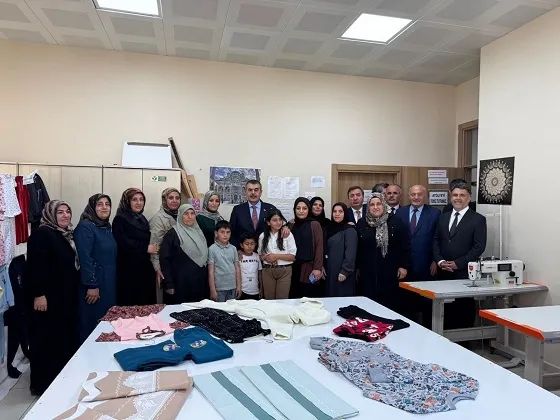 bakan-tekin-erzincanda-davut-sulari-halk-egitimi-merkezinin-acilisina-katildi-1781810687831.jpeg