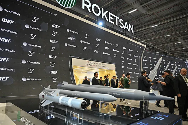 roketsan-yeni-silahlarini-tanitti-turk-savunma-sanayiinde-tarihi-gun-1753205184043.jpeg