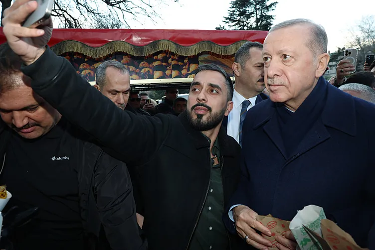 Başkan Erdoğan, Sultanahmet'te vatandaşlarla buluştu