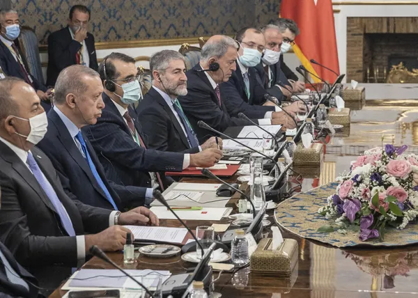 son-dakika-baskan-erdogan-ve-iran-cumhurbaskani-reisi-ticarette-yeni-hedefi-acikladi-enerji-krizi-surerken-cok-1658230034919.jpg