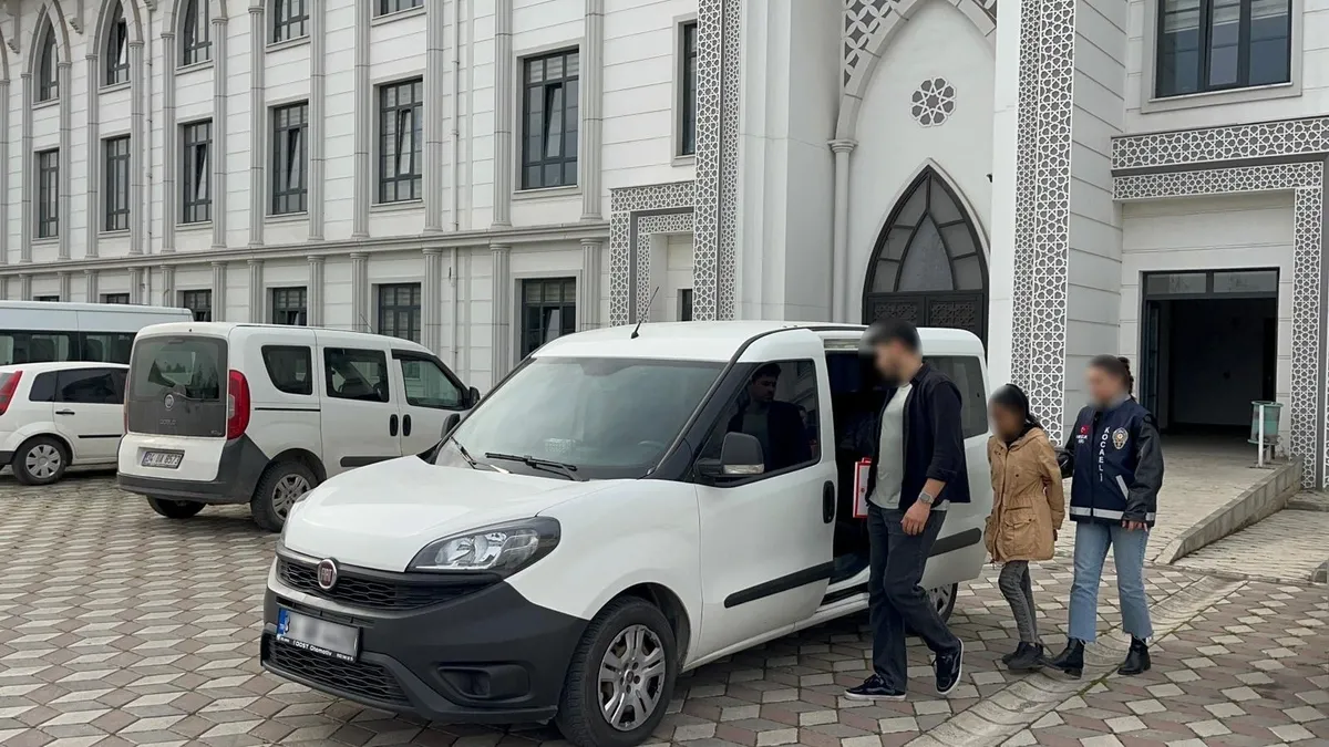 Darıca’da eve girip 320 bin TL’lik ziynet eşyası çalmıştı! Yakalanarak tutuklandı Darıca’da eve girip 320 bin TL’lik ziynet eşyası çalmıştı! Yakalanarak tutuklandı