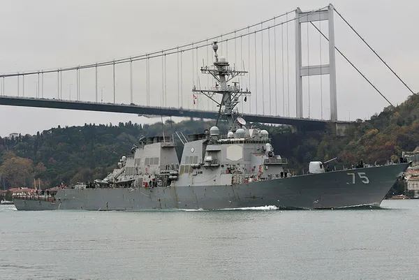 Son dakika: Rus savaş gemileri İstanbul Boğazı'ndan geçti!