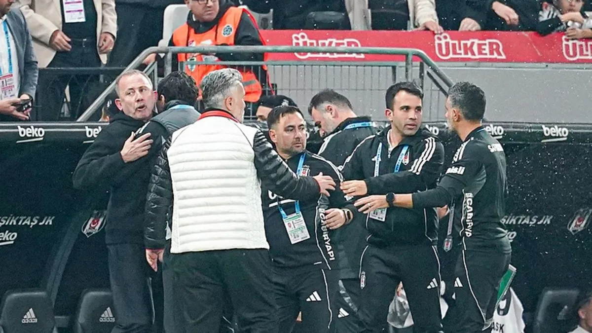 Sergen Yalçın’a derbi sonrası sert eleştiri: “Gönlü yoksa tribünden izlesin” – Galeri Sergen Yalçın’a derbi sonrası sert eleştiri: “Gönlü yoksa tribünden izlesin” – Galeri