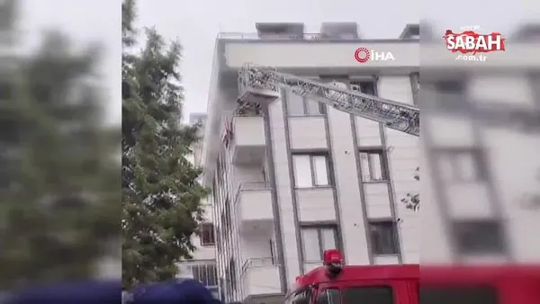 Beylikdüzü'nde ev yangını: 3 kişi mahsur kaldı | Video