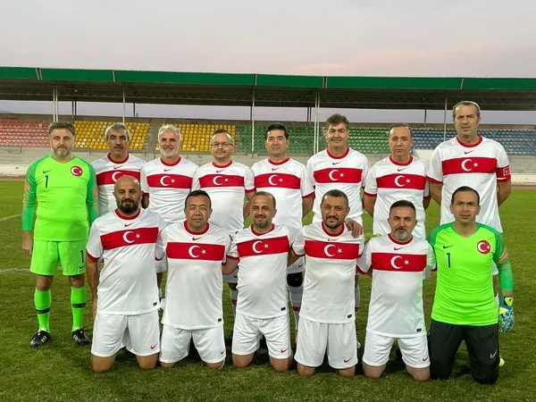 ak-partili-vekil-cora-futbol-sevdasini-anlatti-1638257488812.jpg