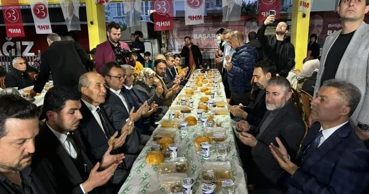 Nureddin Nebati Tarsus’ta Cumhur İttifakı’nın iftar yemeğine katıldı