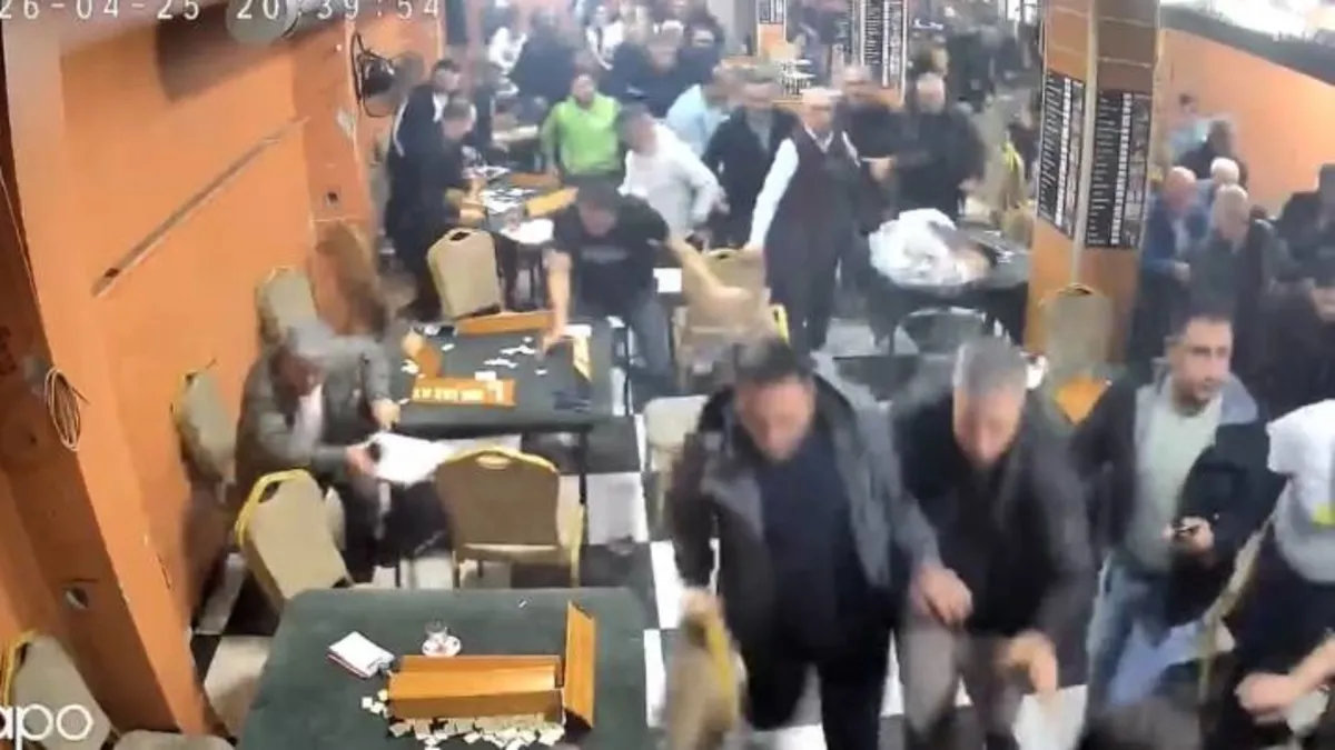 İstanbul’da ilginç olay: Kahvehanedekiler sokağa döküldü!