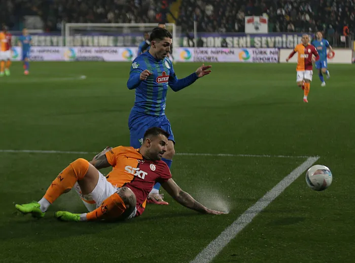 lider-galatasarayin-rakibi-rizespor-karsilasmada-ilk-yari-sona-erdi-1739814804302.jpeg