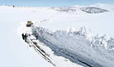 Bahar ayında 5 metrelik karla mücadele
