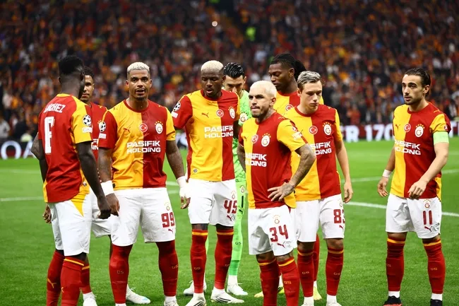 son-dakika-galatasaray-ikinci-yarida-yikildi-barcelonaya-4-golle-kaybeti-1791925148287.jpg