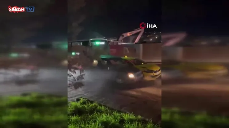 Öfkelenen sürücü ortalığı birbirine kattı! Vatandaşların üstüne sürdü, araçlara böyle çarptı | Video