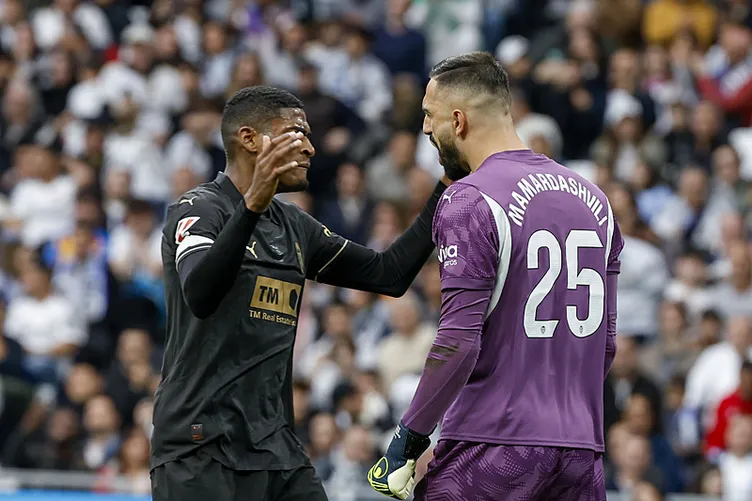 Real Madrid 17 yıl sonra şoku yaşadı! Vinicius Jr.’ın penaltısını kurtaran Mamardashvili’den bahis sözleri...