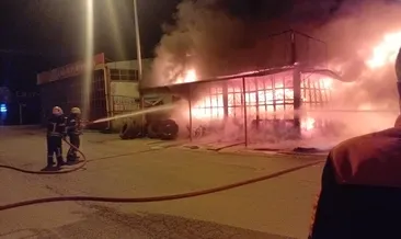 Çorum'da lastik dükkanı alev alev yandı #corum