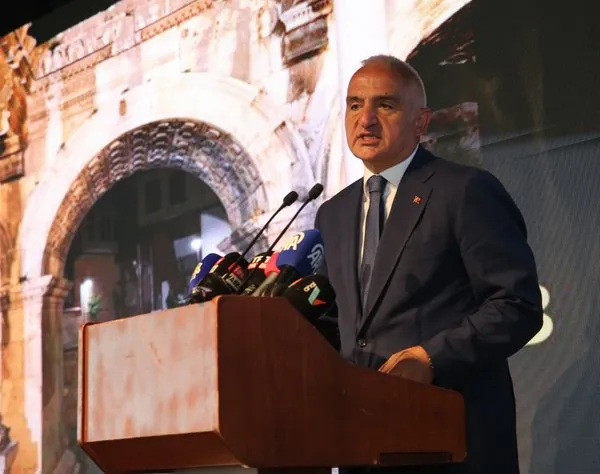 bakan-ersoy-turkiyenin-2025-turizm-hedefi-64-milyar-dolar-gelir-1747989285933.jpg