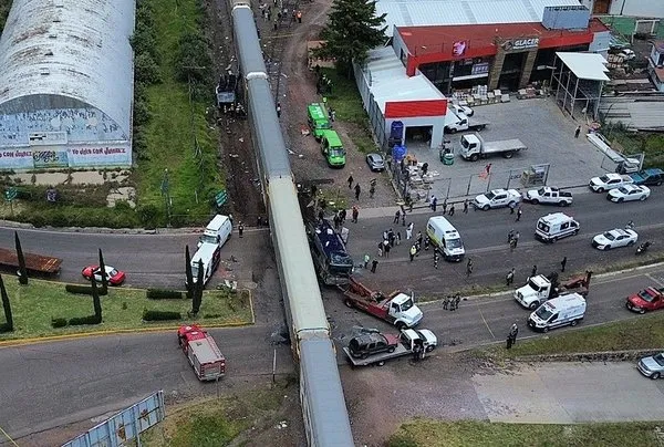 Meksika’da tren yolcu otobüsüne çarptı: 8 ölü, 45 yaralı