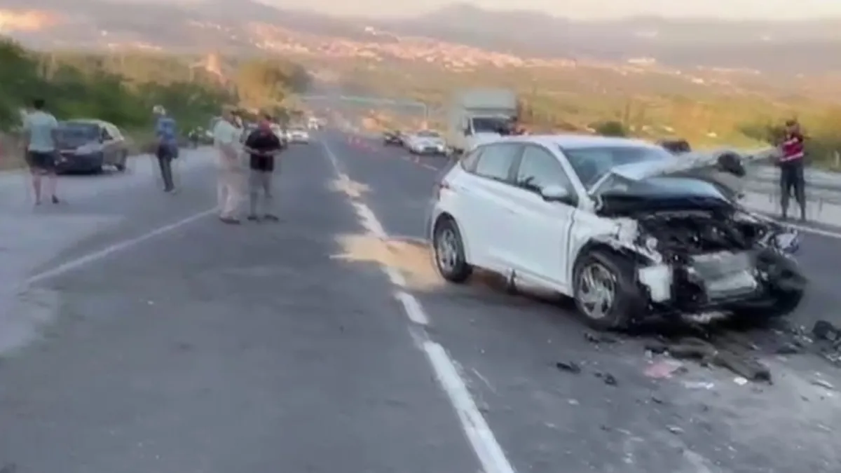 Yatağan-Milas karayolunda meydana gelen trafik kazası sonrası olay yeri incelemesi