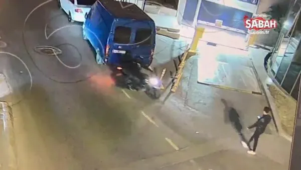İstanbul'daki motosikletli kapkaç dehşeti kamerada... Çaldığını beğenmeyip sahibine geri vermişlerdi