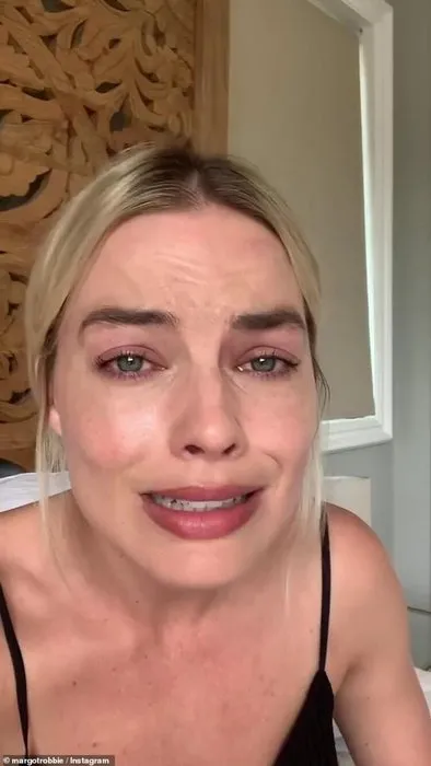Ünlü yıldız Margot Robbie hüngür hüngür ağladı! Avustralya’daki yangın için...