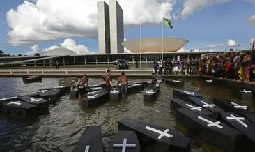 Brezilya’da yerli kabile üyeleri-parlamentoya yürüdü