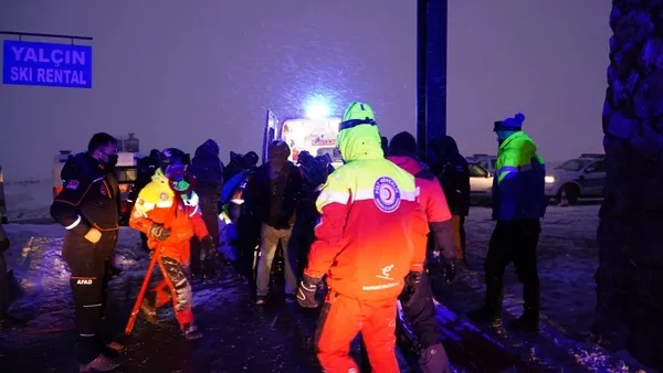 son-dakika-erciyes-kayak-merkezinde-cig-dustu-bir-turist-hayatini-kaybetti-1642354251793.jpg