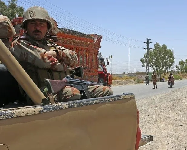 Pakistan’da vahşet: Çocukları taşıyan otobüs havaya uçuruldu